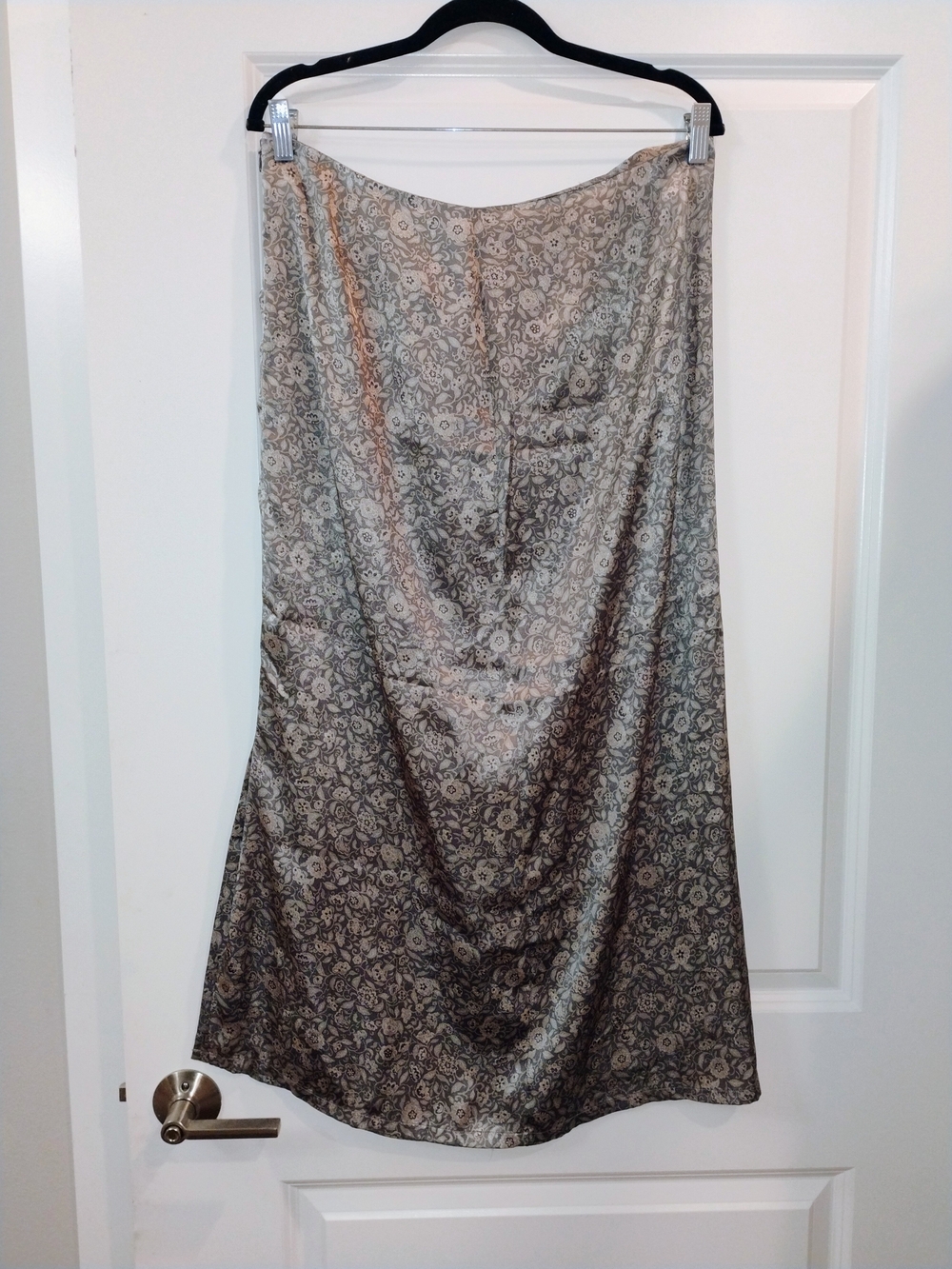Old Navy Floral Satin Midi Slip Skirt Gray Black Silk Ditsy Print Whimsical L - Picture 6 of 6